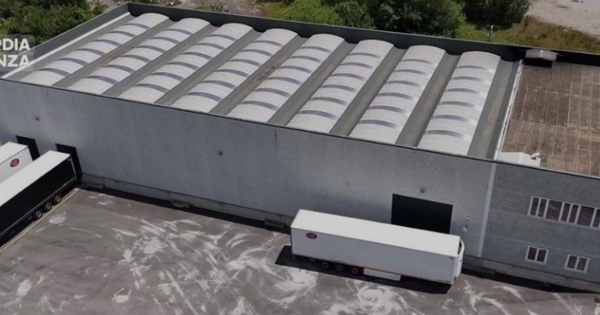 En un búnker subterráneo encontraron una monumental fábrica ilegal de cigarrillos