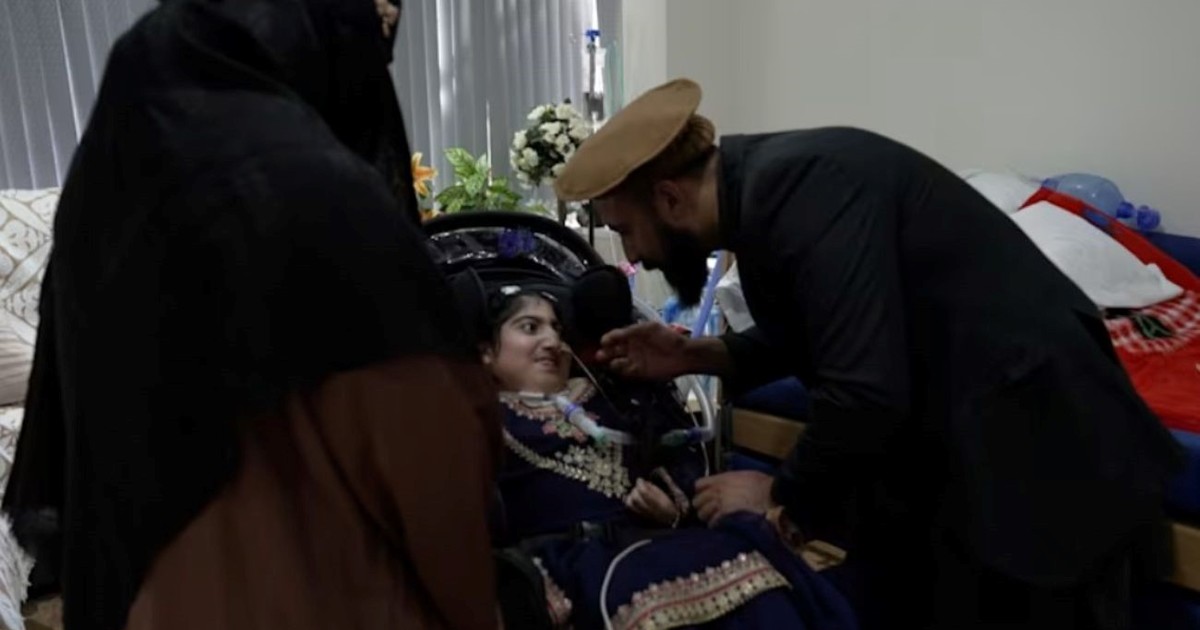 Los médicos querían desconectar a su hija del soporte vital: dos años después, la niña recibió el alta y pudo volver a casa