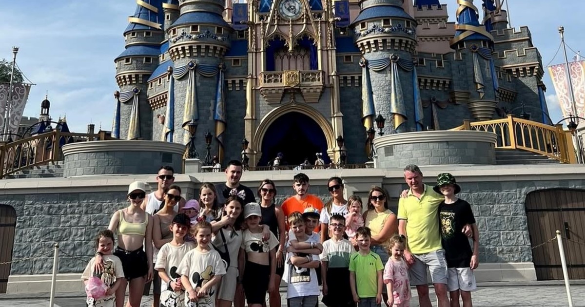 Tienen 22 hijos y viajaron a Disney World todos juntos: la inesperada multa contra la familia Radford