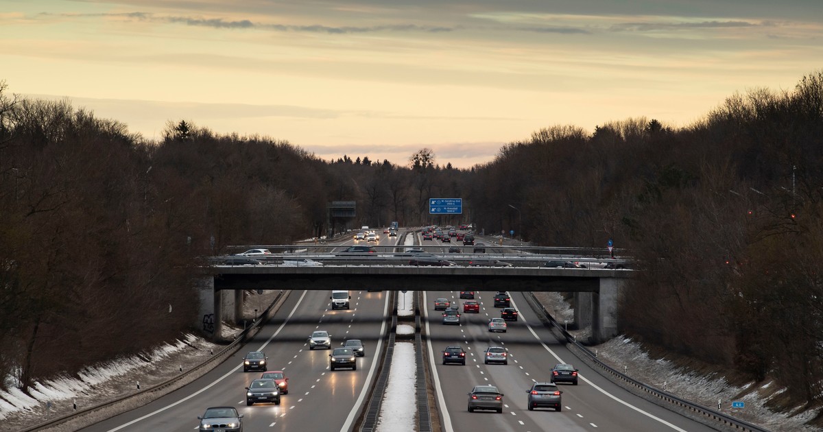Una pareja tuvo sexo en una autopista mientras manejaban a 140 kilómetros por hora: la contundente decisión de la policía