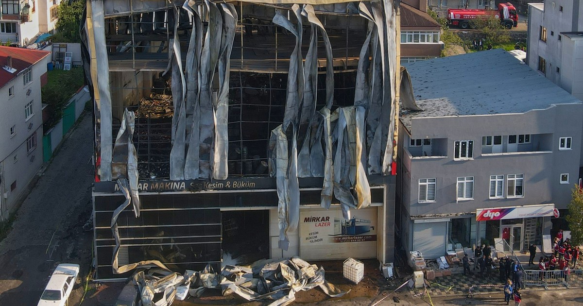 Brutal incendio en un almacén de perfumes en Turquía dejó 6 muertos y múltiples heridos